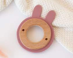 ANNEAU DE DENTITION OURS EN BOIS ET SILICONE VERT 3M+