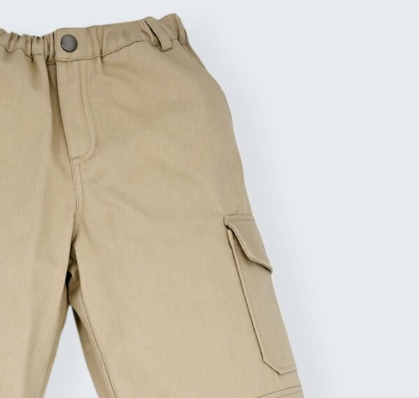 Pantalon à découpes