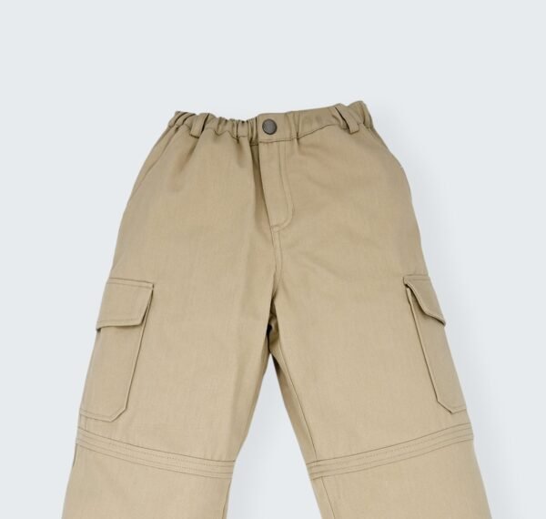 Pantalon à découpes