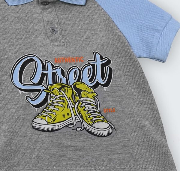 T-shirt polo en piqué 100% coton avec manches raglan et sérigraphie sur le devant