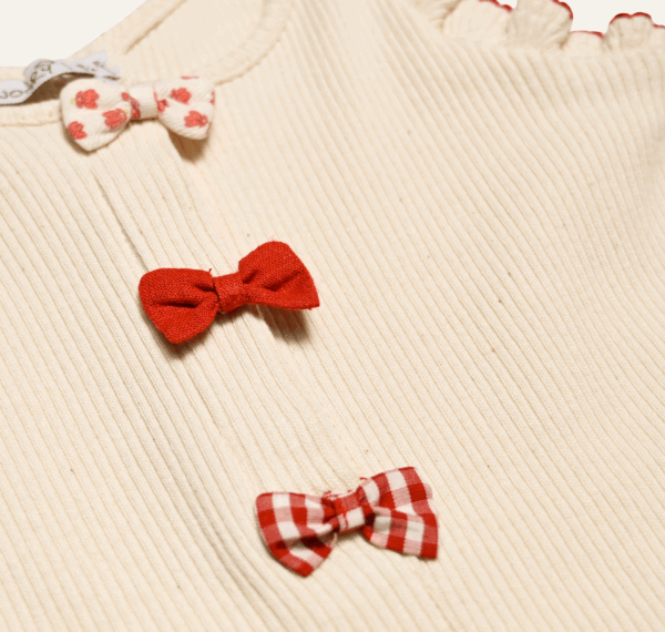 Barboteuse à bretelles avec col rond